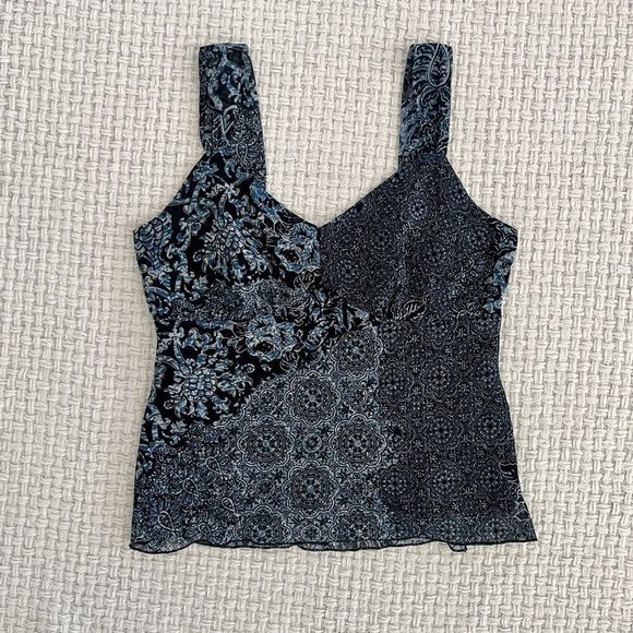 SOLD 𝅺VINTAGE Tank Top - Picture 2 of 7